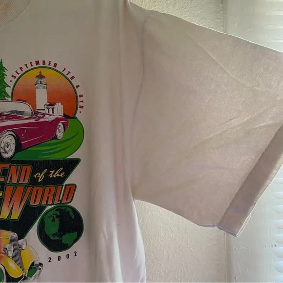 Graphic T-shirt - Picture 4 of 13